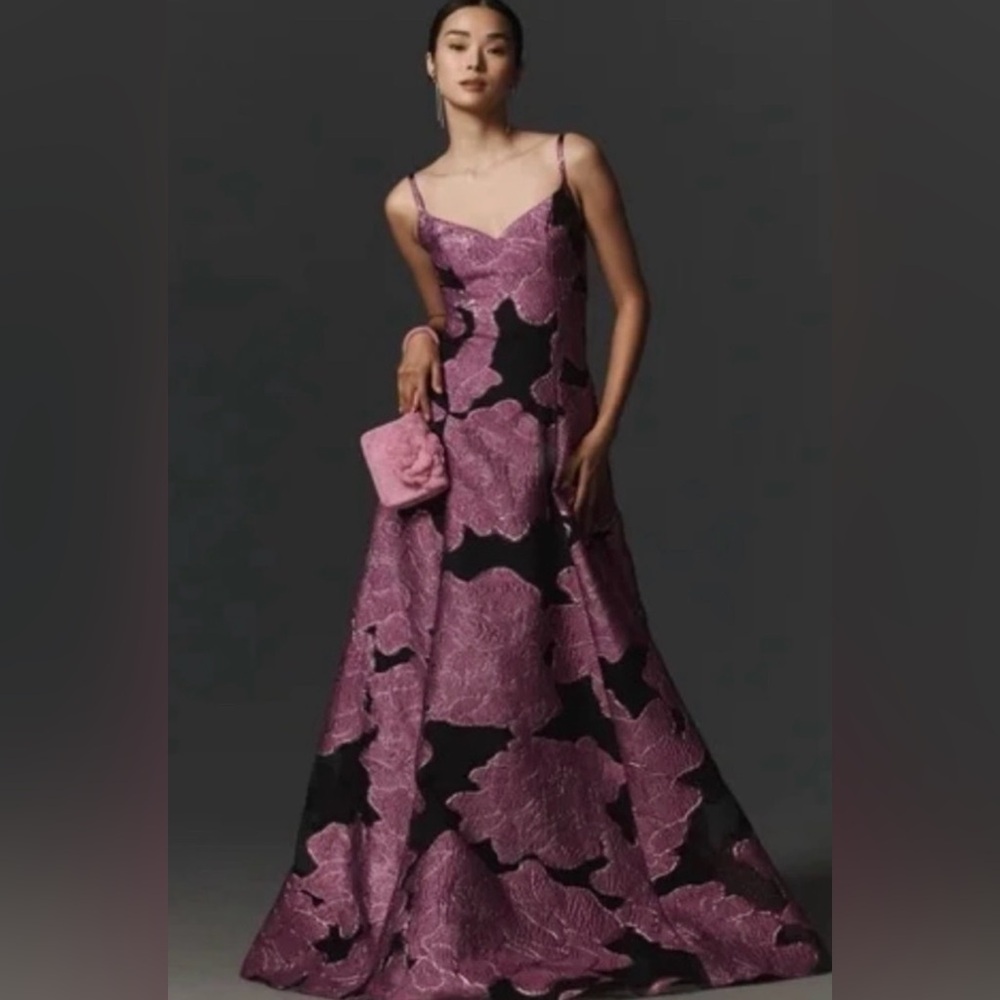 Monique Lhuillier Mariele Gown - Picture 3 of 10